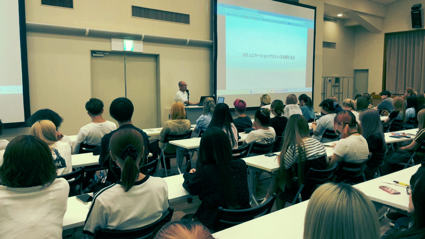 ミエヘアーアーチストでの授業風景