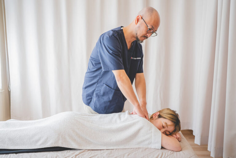 【四日市市】首こり・肩こりで緊張性頭痛がつらい女性へ｜薬が手放せない痛みを根本から整える